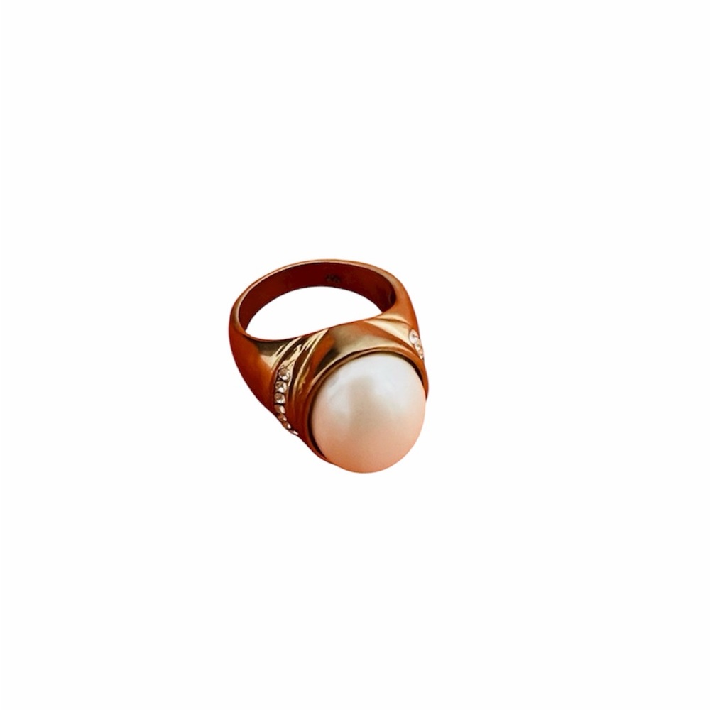 Elegant Vintage Gold finish with White Pearl Ring
